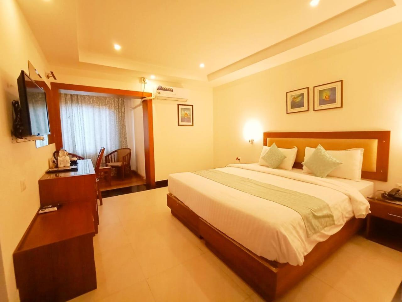 Hill Palace Hotel & Spa Коччи Экстерьер фото