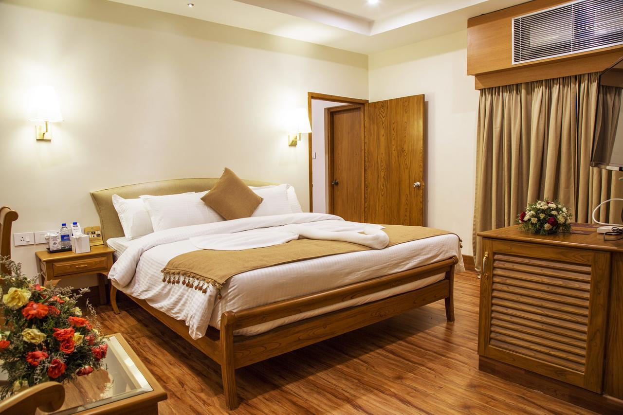 Hill Palace Hotel & Spa Коччи Экстерьер фото